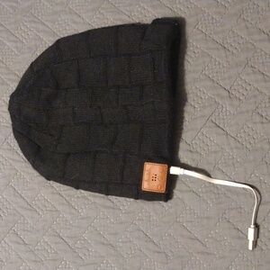 Bluetooth Black Knit Beanie with Built-in Headphones